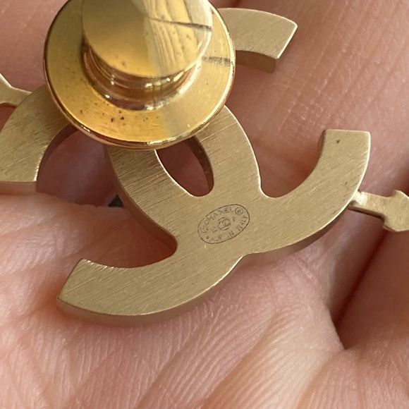 Chanel White CC Brooch/Pin with Arrow - Picture 4 of 4